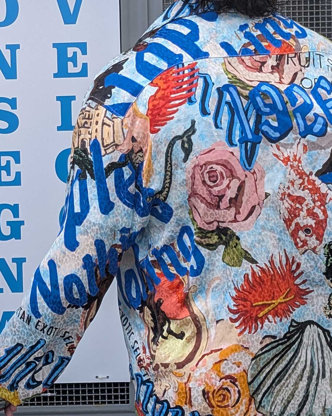 Camicia seta simboli e leggende multicolor