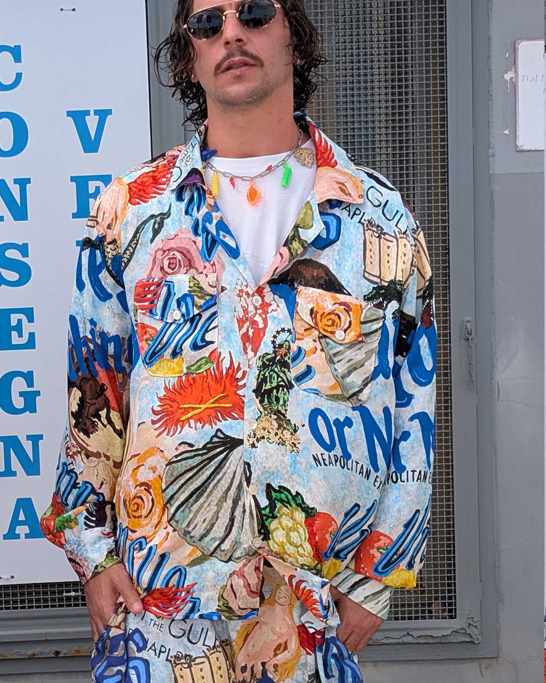 Camicia seta simboli e leggende multicolor