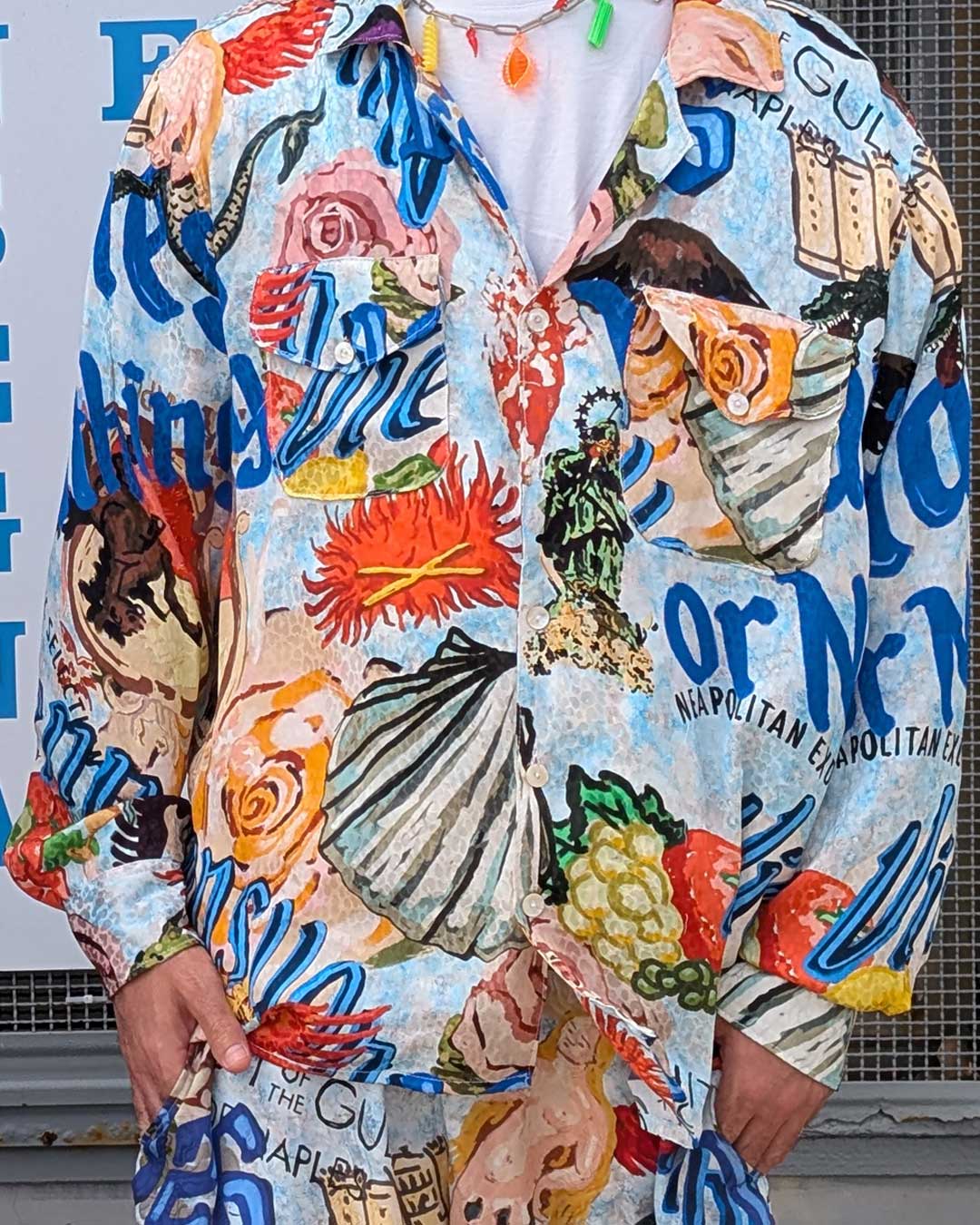 Camicia seta simboli e leggende multicolor