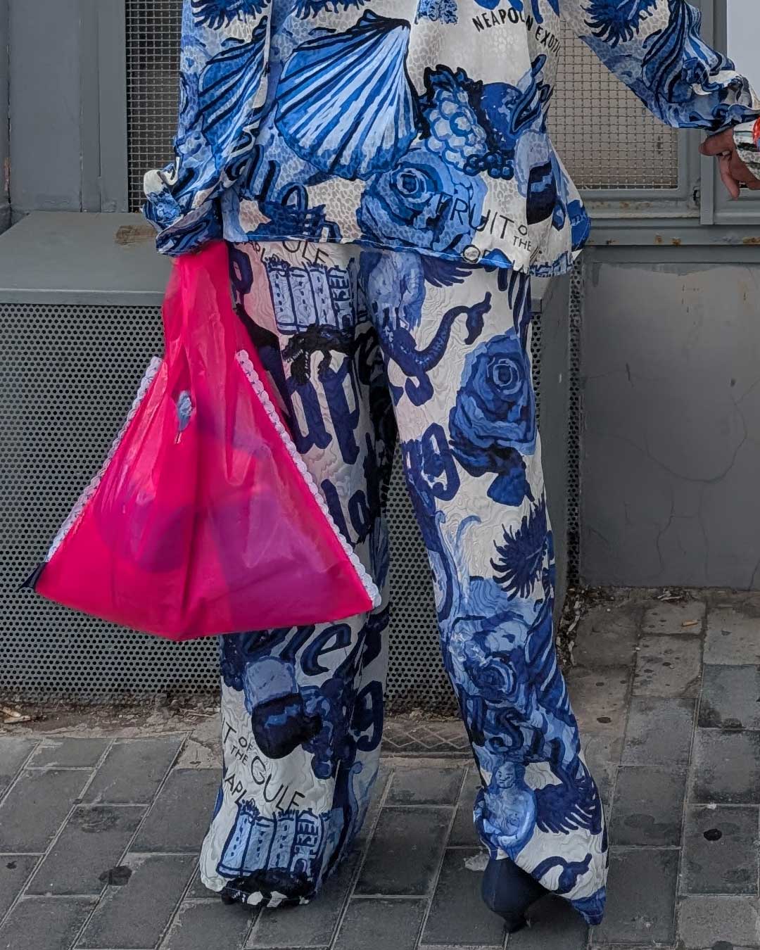 Pantalone seta simboli e leggende blu